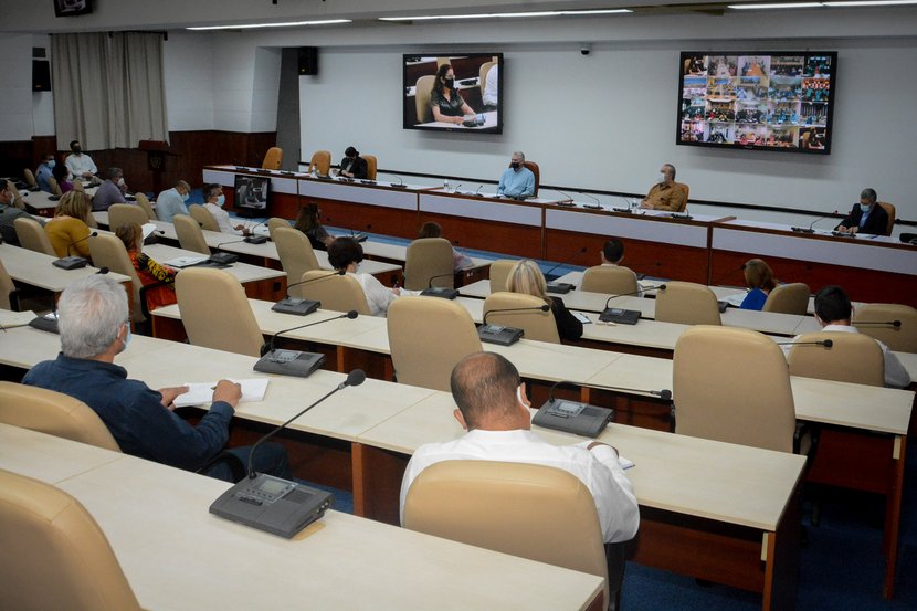 El presidente Miguel Díaz-Canel encabezó el encuentro. (Foto: Estudios Revolución)