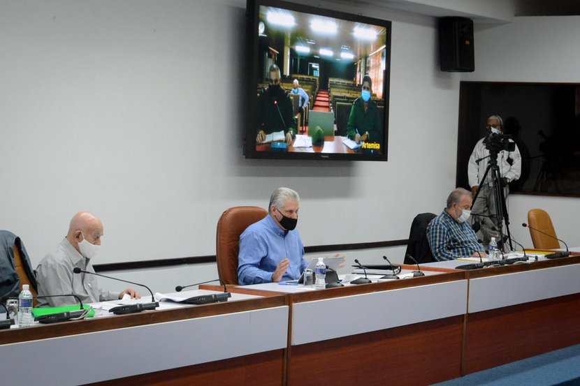 La reunión de este sábado del Grupo Temporal para el enfrentamiento al nuevo coronavirus fue encabezada por el Presidente Miguel Díaz-Canel. (Foto: Estudios Revolución)