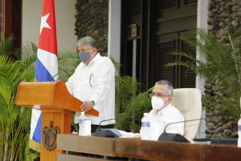 Si bien el ordenamiento elimina los subsidios excesivos y gratuidades indebidas, mantiene su enfoque de justicia social, aseguró Murillo. (Foto: CubaMinrex)