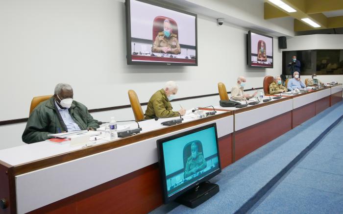 El General de Ejército Raúl Castro Ruz, presidió este martes la reunión del Buró Político del PCC. (Foto: Estudios Revolución)