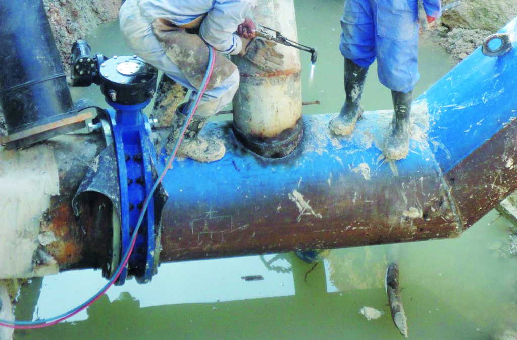 Unos 70 kilómetros de conductoras se han instalado para llevar el agua desde la presa Lebrije a los pobladores de Jatibonico.