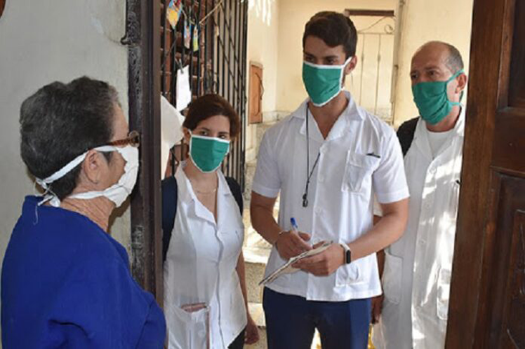 Del correcto cumplim iento de los protocolos depende la posibilidad de permitir que en los próximos días empiece a aplanarse y caer la curva de casos positivos. (Foto: PL)