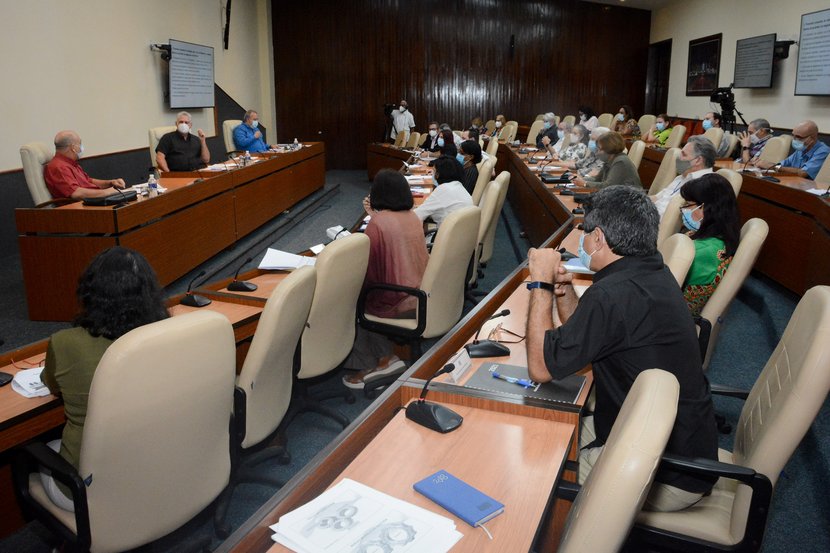 En la reunión de este martes se actualizó acerca de las acciones que se han llevado a cabo desde que comenzaron los primeros pasos para desarrollar candidatos vacunales propios. (Foto: Estudios Revolución)