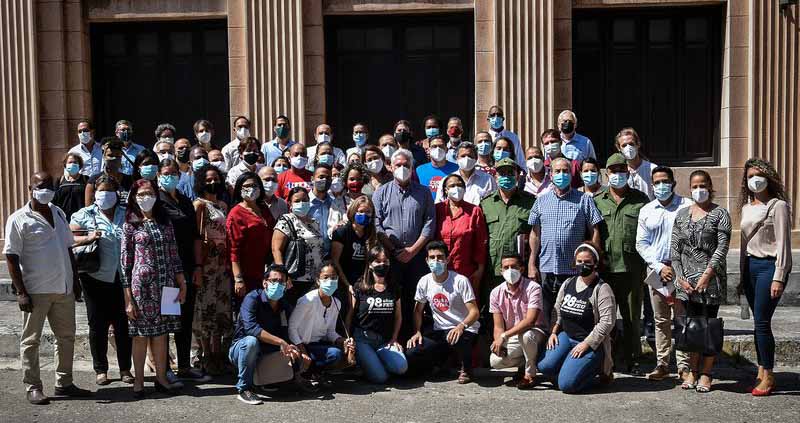 Díaz-Canel convocó a sus interlocutores a seguir adelante, como un gran equipo. (Foto: Estudios Revolución)