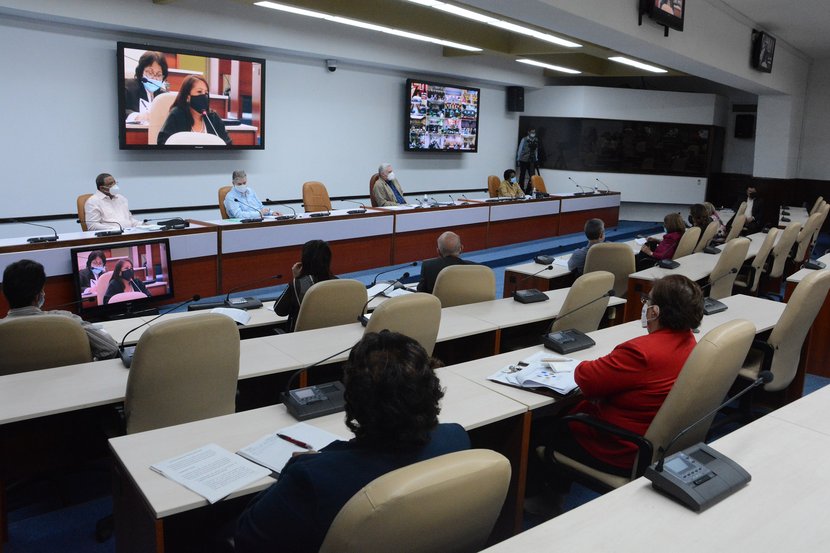 El Sistema bancario y financiero tiene un rol vital en el actual proceso económico y social, se aseguró en el encuentro. (Foto: Estudios Revolución)