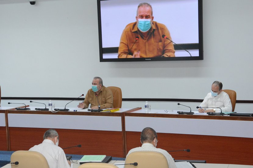 Manuel Marrero sostuvo encuentros con cuadros y especialistas de los sectores de Energía y Minas, y de la Construcción. (Foto: Estudios Revolución)