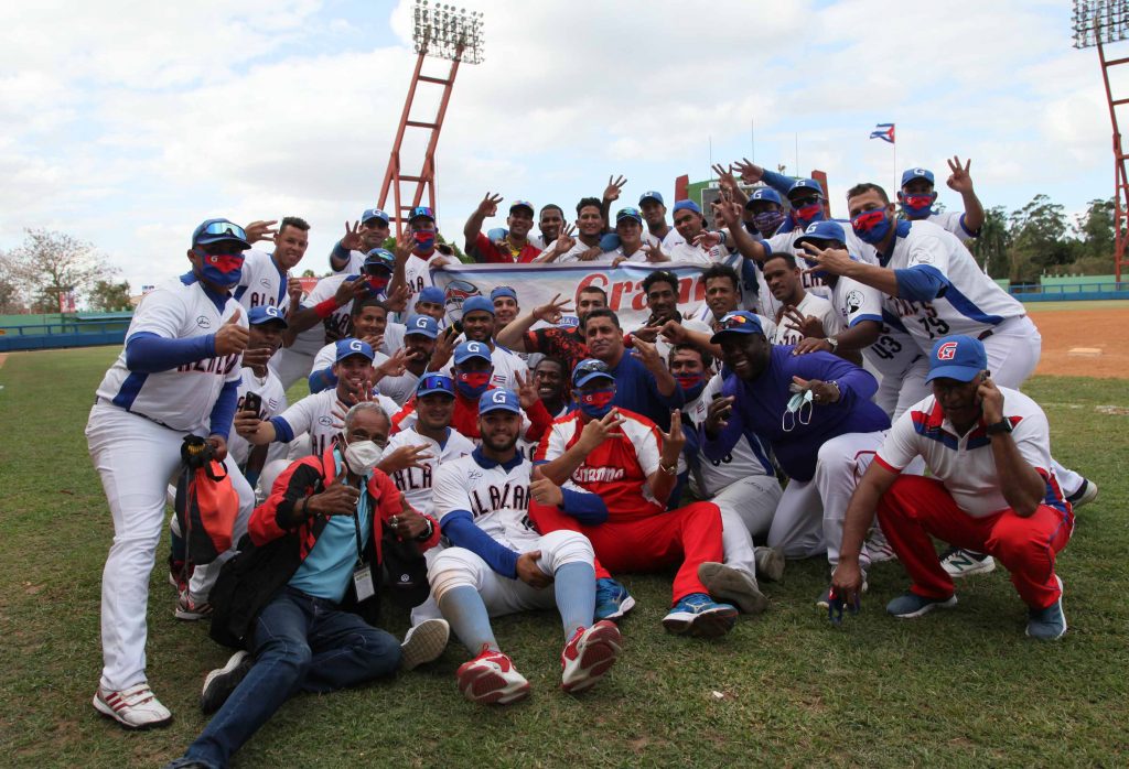 Tres títulos en cinco años colocan a Granma en un pedestal privilegiado en el béisbol cubano. (Fotos: Oscar Alfonso)