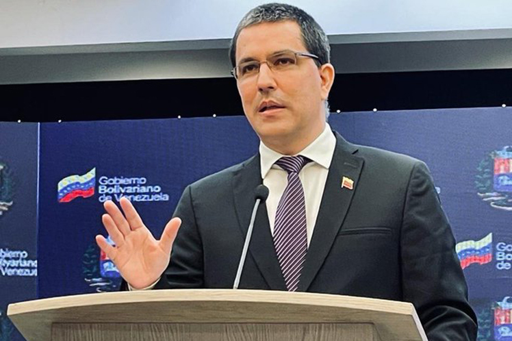 El canciller venezolano denunció que los medios de comunicación mantienen una campaña de mentiras. (Foto: PL)