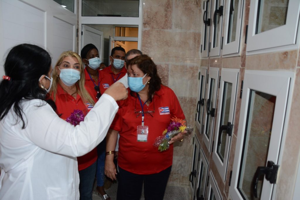 La entrega de la obra civil coincidió con el recibimiento de la delegación espirituana al VIII Congreso del PCC. (Foto: Vicente Brito / Escambray)