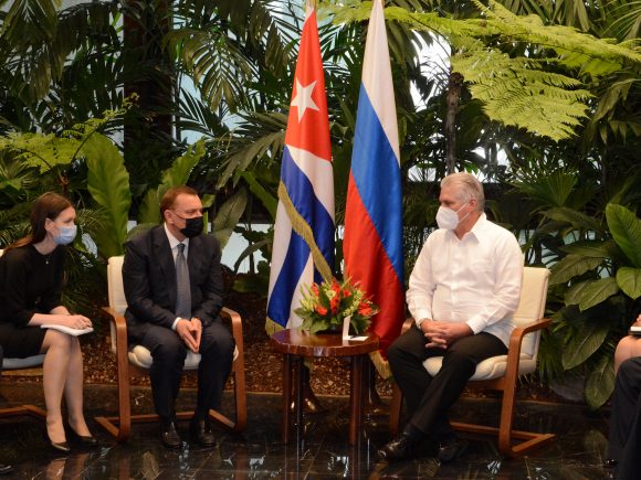 Díaz-Canel recibió al Vicepresidente del Gobierno de la Federación de Rusia, Yuri Borísov. (Foto: Estudios Revolución)