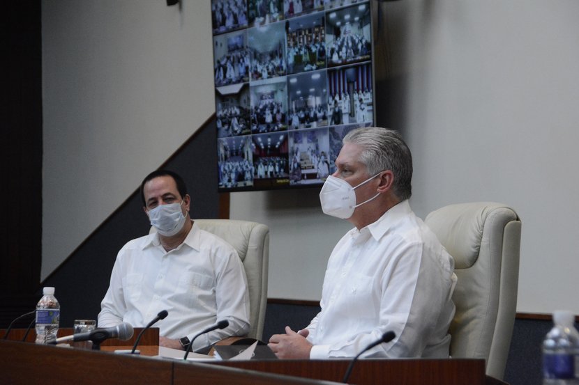 El presidente cubano sostuvo un emotivo intercambio con integrantes de siete brigadas del contingente Henry Reeve que retornaron al país. (Foto: Estudios Revolución)