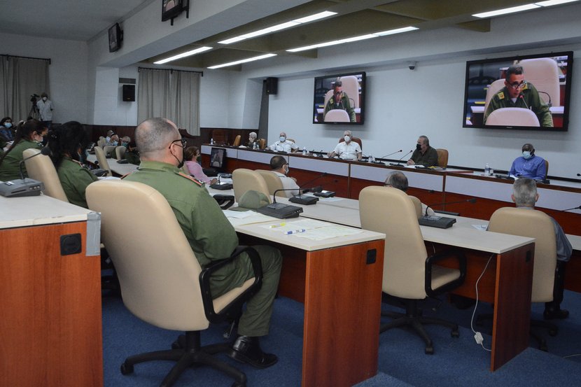 Díaz-Canel hizo un análisis pormenorizado del trabajo en los territorios y las acciones a seguir en ellos. (Foto: Estudios Revolución)