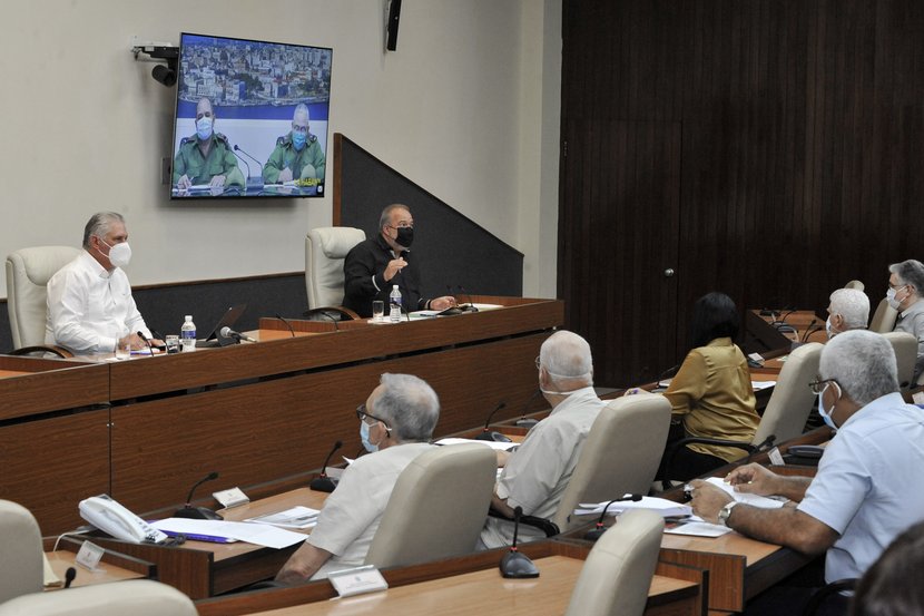 Díaz-Canel indicó profundizar en las causas de los fallecimientos, que no deben buscarse solo en la agresividad de las nuevas cepas que circulan en la nación. (Foto: Estudios Revolución)