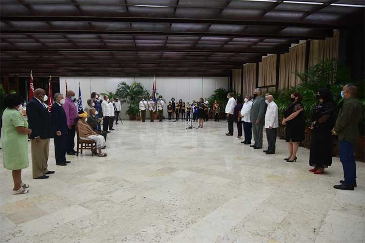 Desde 1979 Cuba entrega este título honorífico a ciudadanos cubanos y/o extranjeros. (Foto: Estudios Revolución)