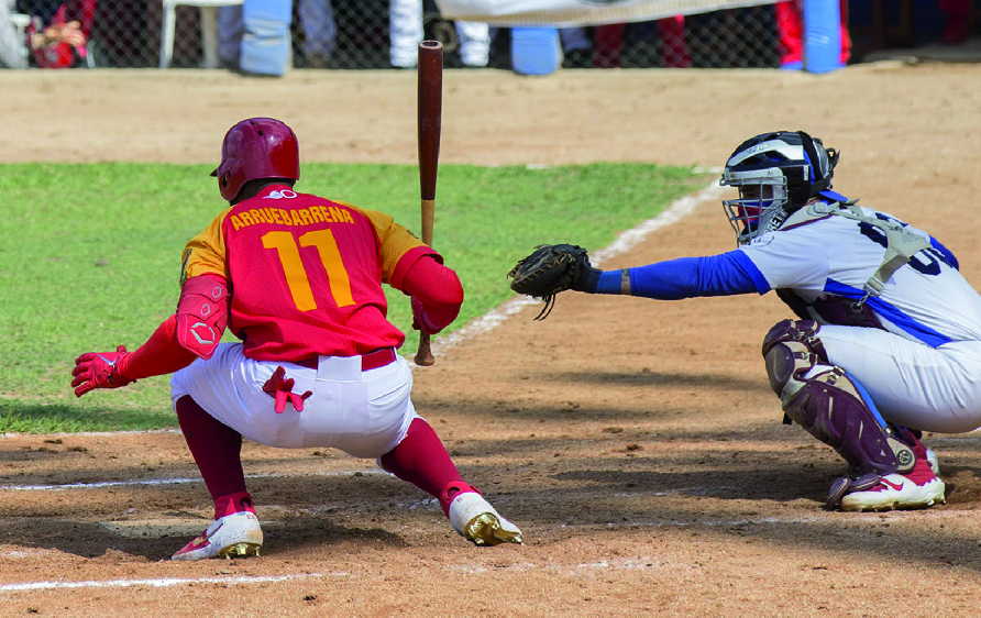 Exjugadores de las Grandes Ligas como Erisbel Arruebarruena podrían estar en la selección nacional cubana. (Foto: Oscar Alfonso)