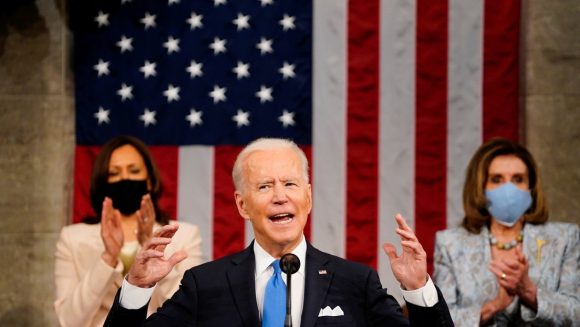 Biden brinda su primer discurso ante la sesión conjunta del Congreso de Estados Unidos. (Foto: Reuters)