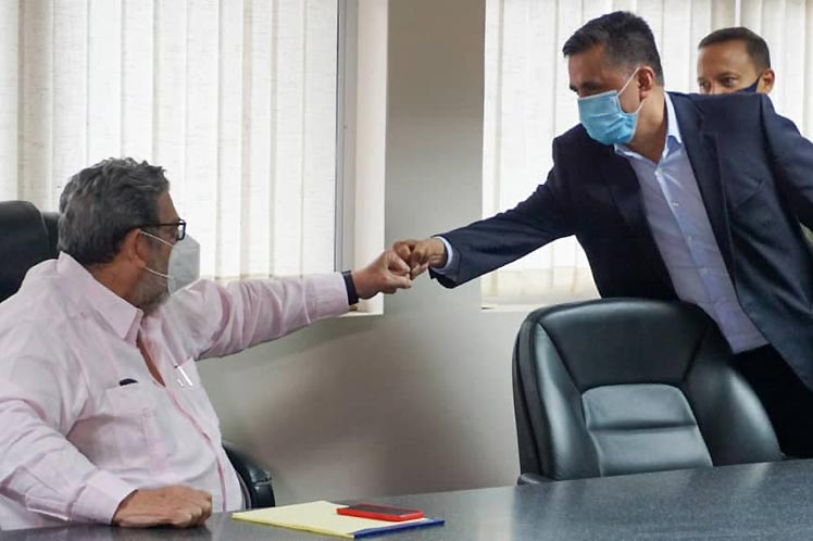 Sacha Llorenti sostuvó un encuentro con el primer ministro sanvicentino, Ralph Gonsalves. (Foto: PL)