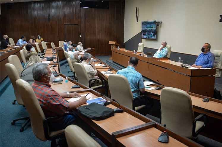 La reunión del grupo nacional de trabajo para el enfrentamiento a la COVID-19 evaluó el escenario epidemiológico en cada territorio. (Foto: Estudios Revolución)