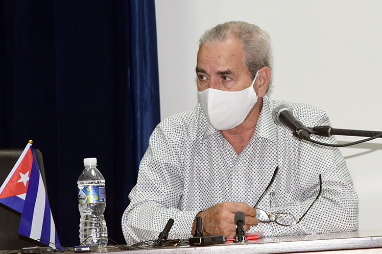 'Defendemos la permanente existencia de cursos regulares diurnos para el pregrado', aseguró el titular del MES José Ramón Saborido. (Foto: PL)