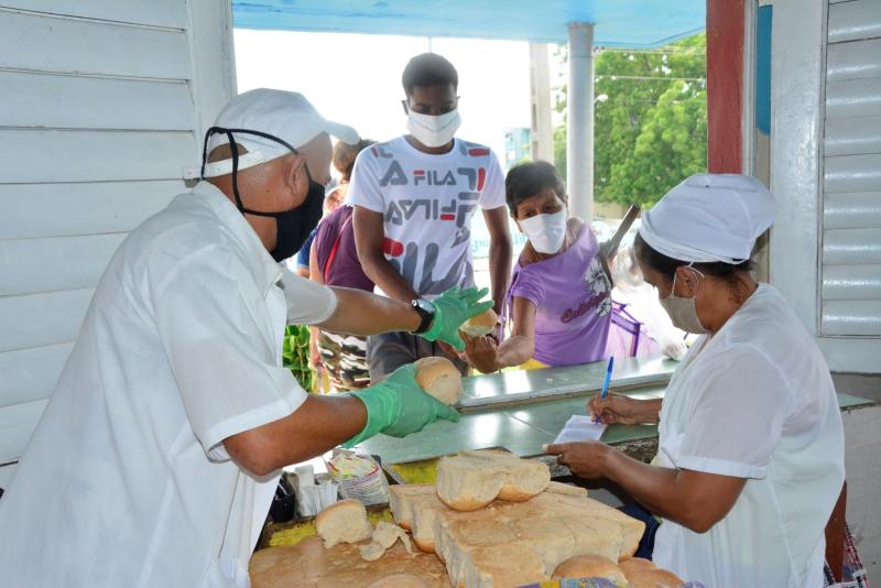 sancti spiritus, distribucion de pan, indistria alimentaria, canasta basica