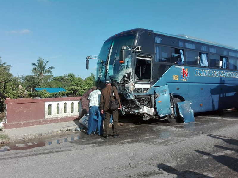 sancti spiritus, accidente de transito, jatibonico, omnibus yutong