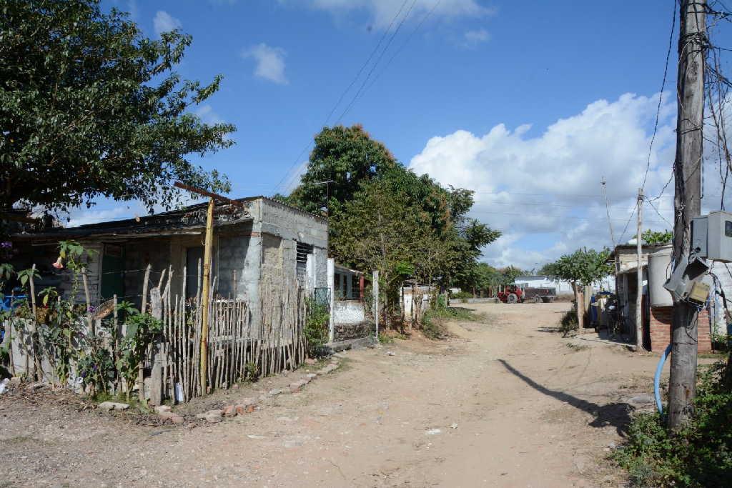 En Sancti Spíritus hoy existen 15 barrios y 14 focos precarios que contemplan más de 1 500 viviendas en todos los municipios. Fotos: Vicente Brito / Escambray)