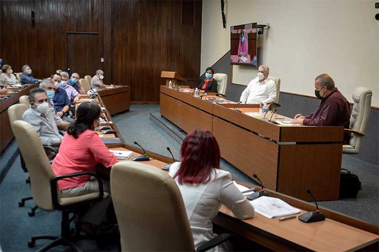 La situación estará marcada por la amplia dispersión de las personas enfermas en todo el territorio nacional, según se informó en el encuentro. (Foto: Estudios Revolución)