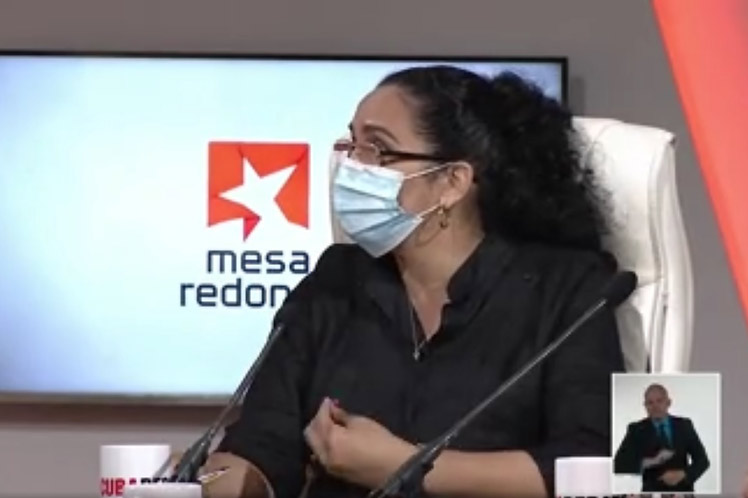 La estrategia tiene un enfoque intersectorial y pone a la víctima en el centro de los procesos, explicó Osmayda Hernández en la Mesa Redonda (Foto: PL)