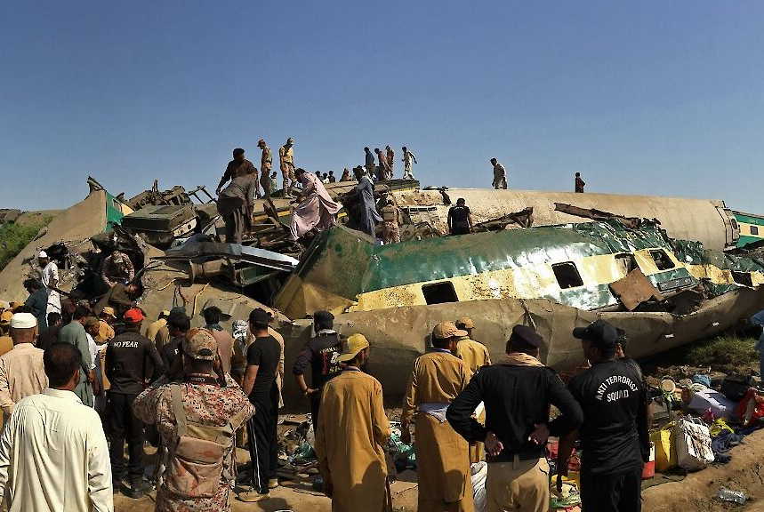 pakistan, accidente ferroviario, muertes, ferrocarril