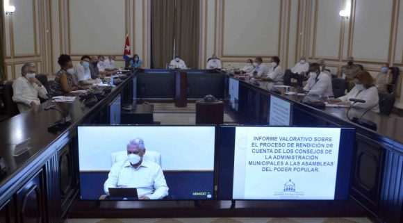 Mediante videoconferencia, Díaz-Canel encabezó la sesión de este lunes del Consejo de Estado. (Foto: Tony Hernández)