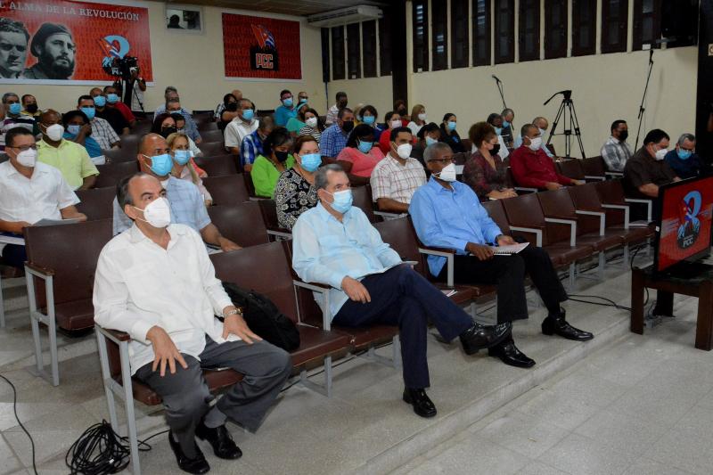 encuentro de diaz canel con la militancia en sancti spiritus foto estudios revolucion