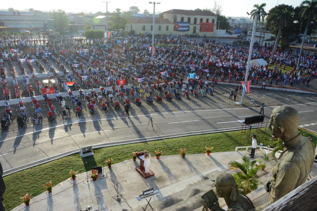 Únicamente el pico pandémico al que asistimos por estos días impidió un lleno mayor en la principal Plaza de los espirituanos.