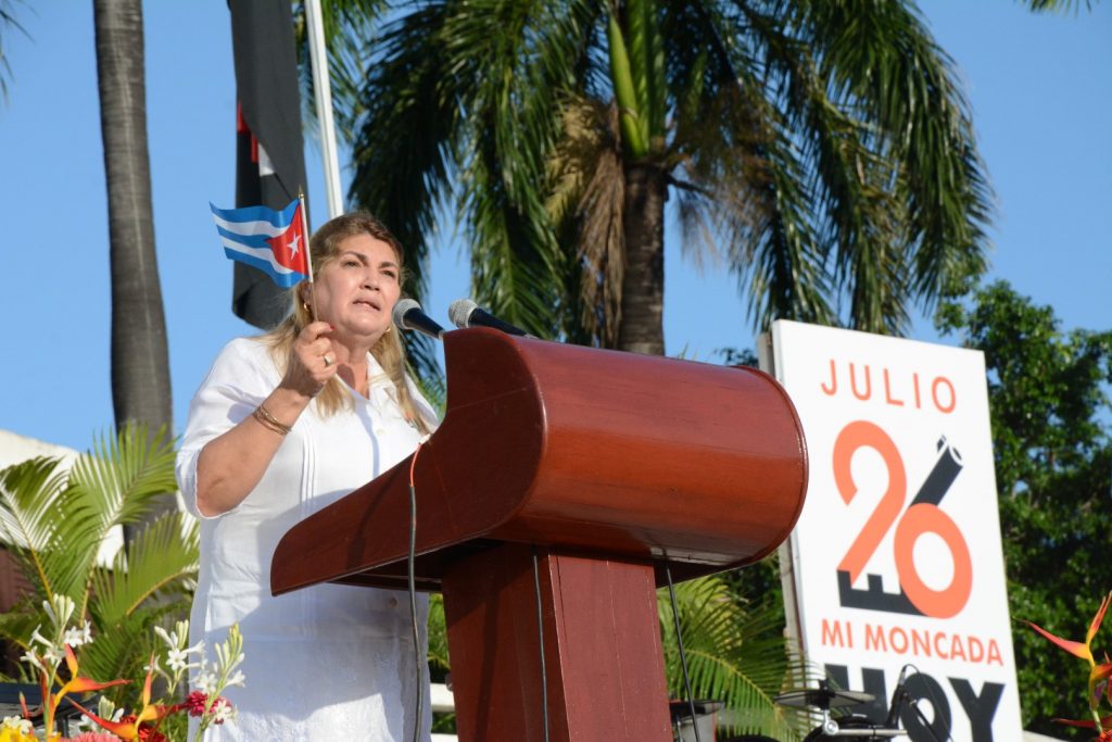 Ahora lo que más necesita Cuba es de la solidaridad de sus hijos, de la cooperación, de la concordia, del altruismo y de la bondad que ha sembrado esta Revolución, aseguró Deivy Pérez Martín. (Fotos: Vicente Brto / Escambray)