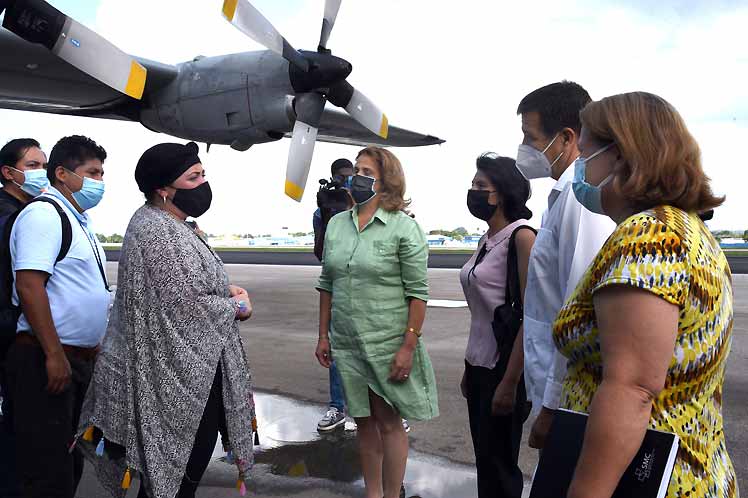 La ministra cubana de Comercio Interior, Betsy Díaz, agradeció el gesto a los bolivianos. (Foto: PL) 