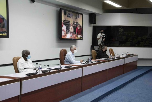 Reunión del grupo de trabajo temporal del gobierno para el enfrentamiento a la COVID-19. (Foto: Estudios Revolución)