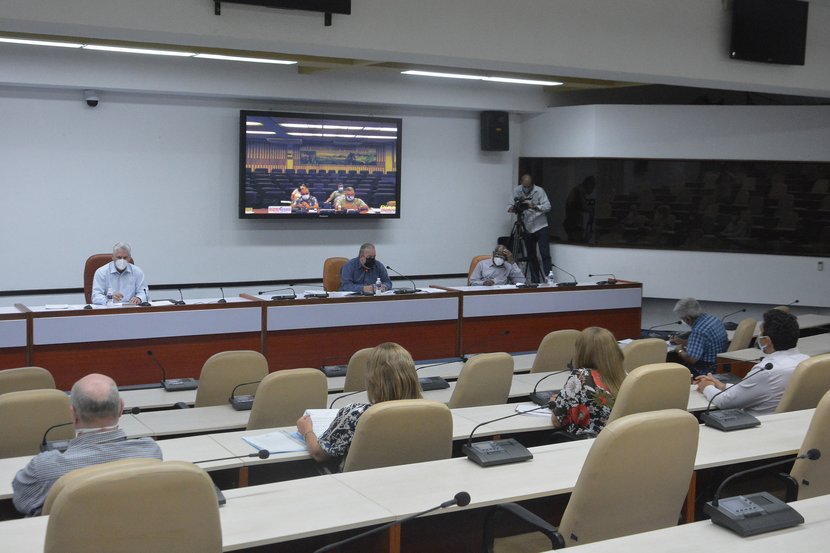 Díaz-Canel llamó a la población en aislamiento domiciliario debido la enfermedad a mantener una actitud responsable. (Foto: Estudios Revolución)