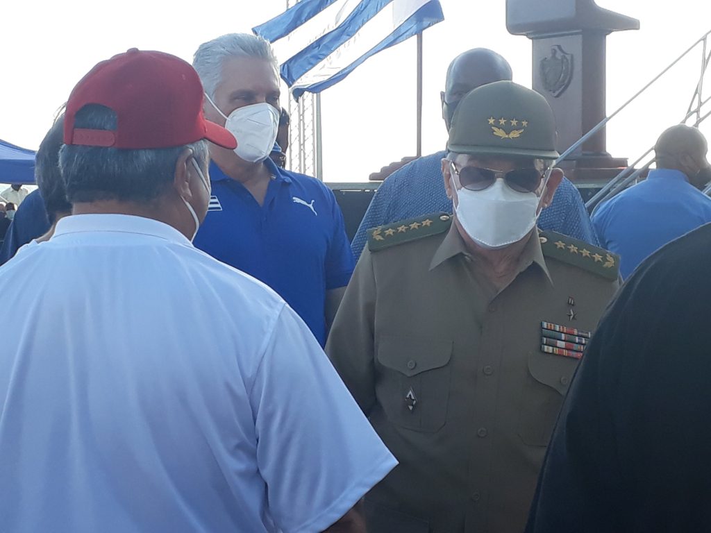 El General de Ejército Raúl Castro estuvo presente junto a Díaz-Canel y más de 100 mil habaneros. 