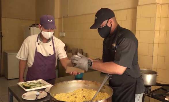 Las unidades gastronómicas de la provincia mantendrán hasta el mediodía del domingo la oferta de productos ligeros y comidas listas para llevar. (Foto: Centrovisión)