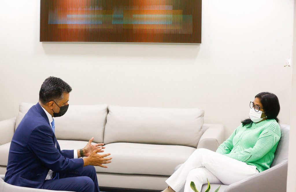 Delcy Rodríguez sostuvo una reunión de trabajo con el secretario ejecutivo del ALBA-TCP, Sacha Llorenti. (Foto: @ViceVenezuela)