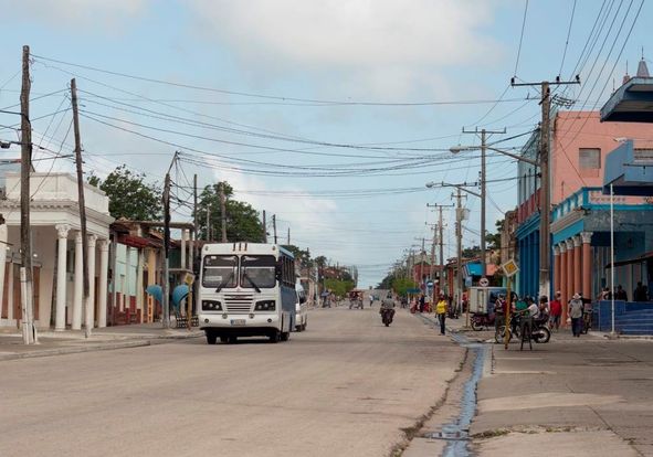 Mientras se alistan las condiciones para atenuar los efectos de la tormenta Elsa, en Yaguajay se prosigue el enfrentamiento a la COVID-19. (Foto: Luis Fco Jacomino)