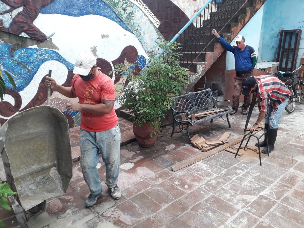 En las instalaciones, donde se realizan labores constructivas se han asegurado los materiales para posteriormente seguir con las labores. (Foto: Tomada de Facebook)