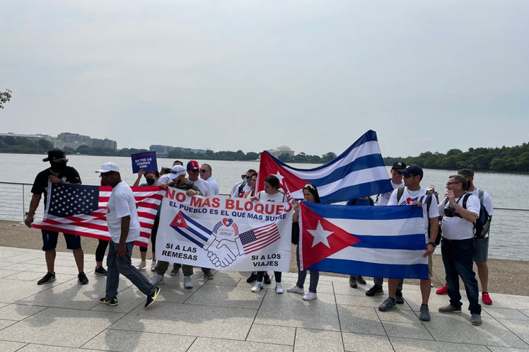 Temprano en la mañana, los integrantes del proyecto hicieron el cruce del puente Arlington Memorial. (Foto: PL)