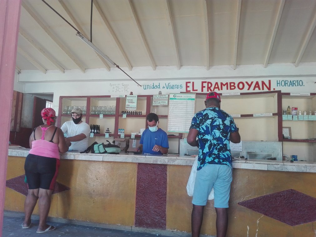 Bodegas y otros centros estatales recibieron también los beneficios de la restauración. (Foto: Ana Martha Panadés)