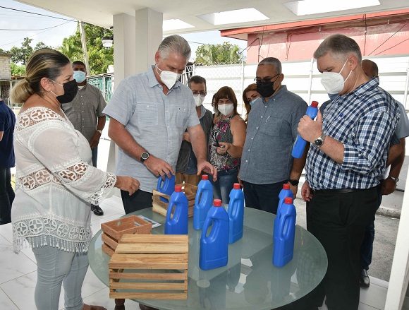 El presidente cubano visitó proyecto de desarrollo local en Guanabacoa. (Foto: Estudios Revolución)