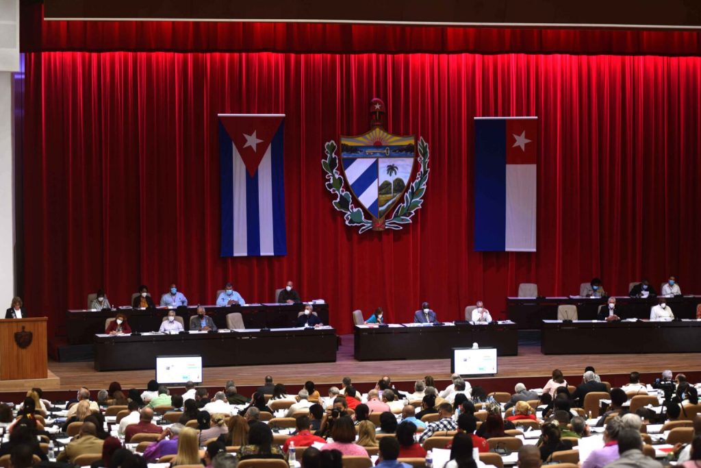 Los diputados conocieron que existen deficiencias subjetivas que impactan en la baja de producción de renglones priorizados en el país. (Foto: PL)