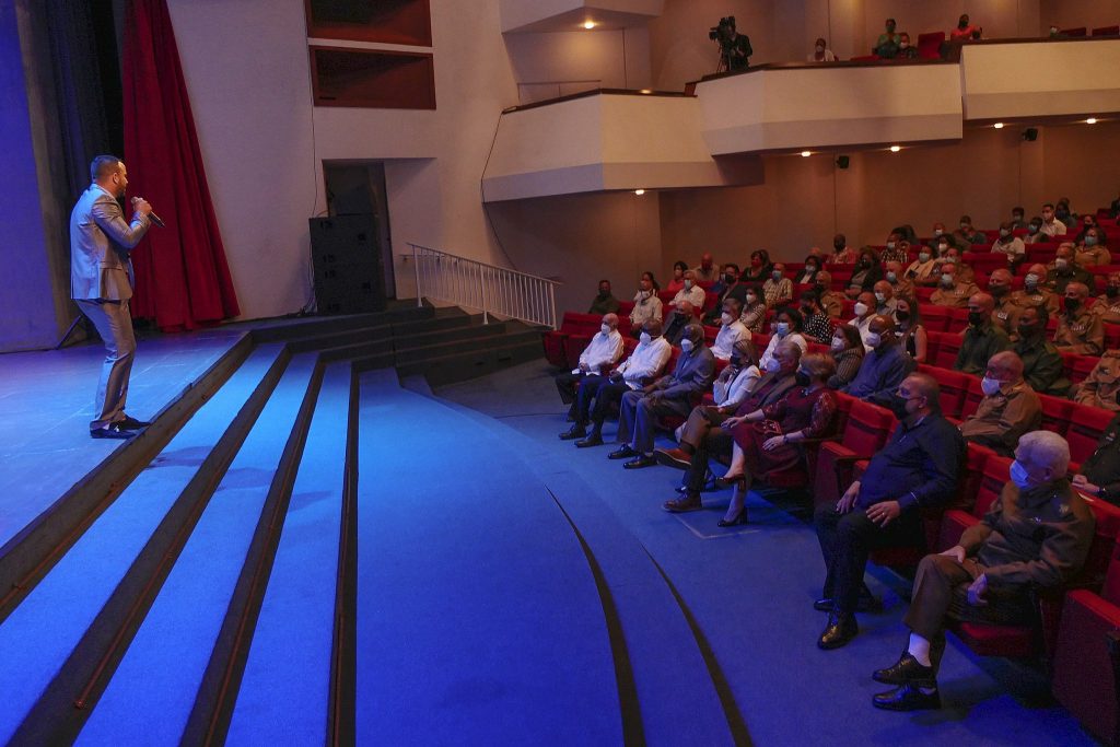 Juan Guillermo, hijo de Almeida, estuvo entre los protagonistas de la Gala. (Foto: @PresidenciaCuba)