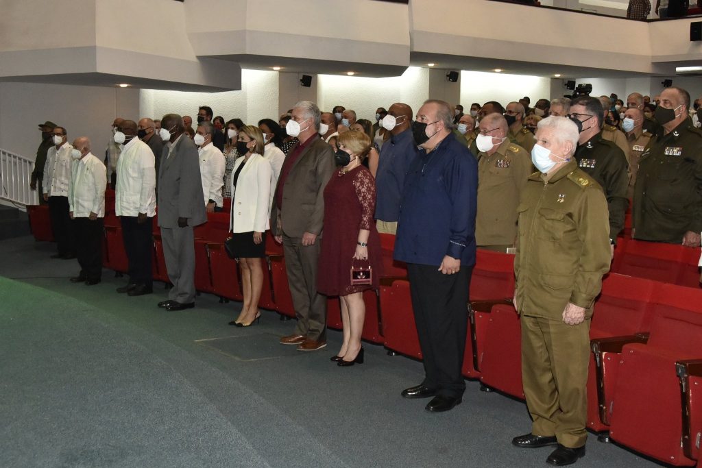 El presidente cubano Miguel Díaz-Canel encabezó el homenaje a Almeida. (Foto: @PresidenciaCuba)