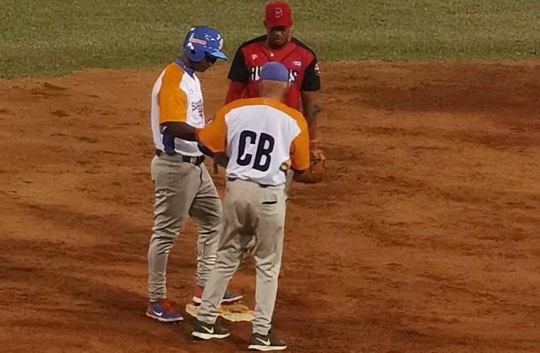 sancti spiritus, estadio jose antonio huelga, serie nacional de beisbol, 61 snb, gallos 61 snb