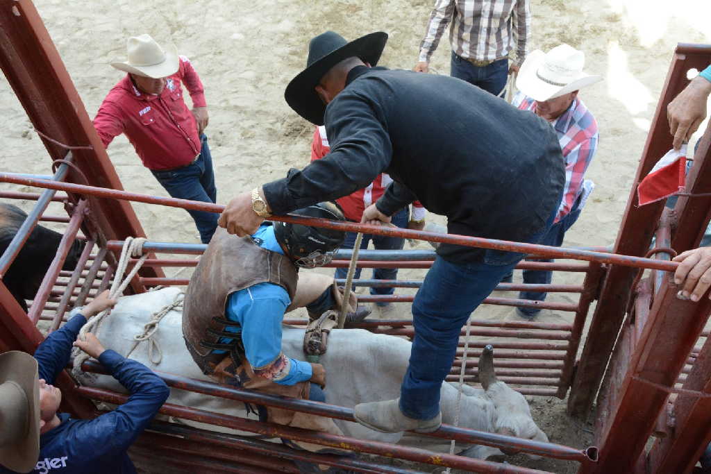 sancti spiritus, rodeo cubano, parque de feria delio luna echemendia