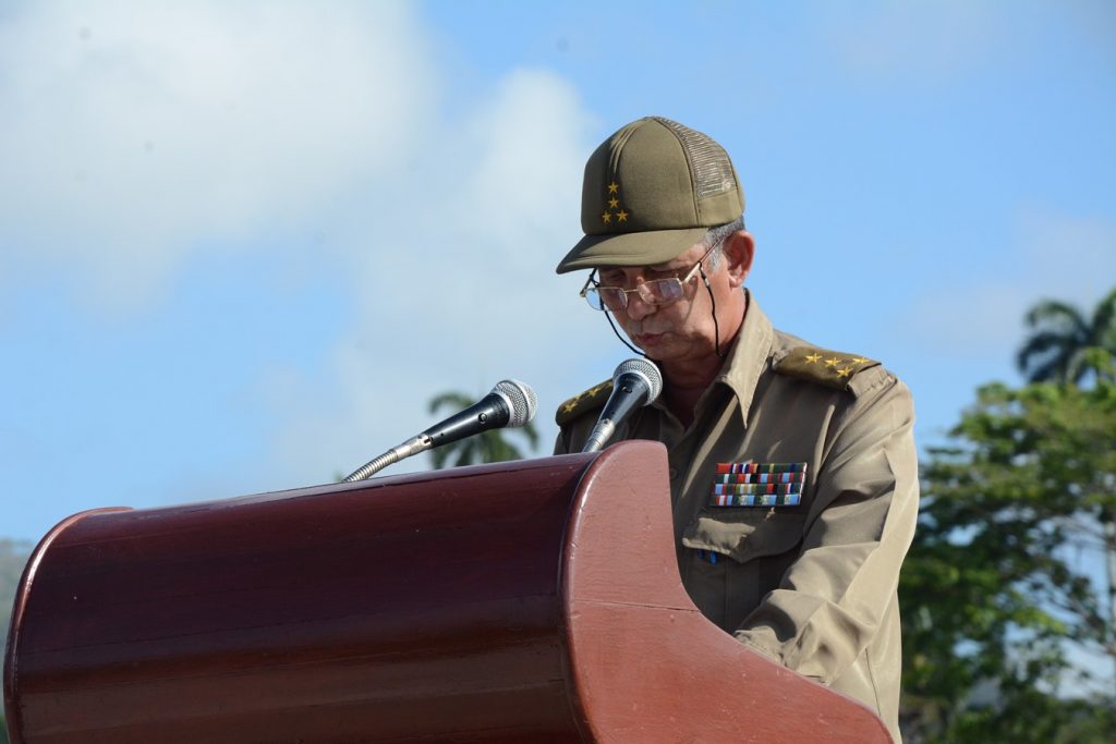 Una carta de felicitación que sintetiza la historia de heroísmo de los combatientes de este mando, fue dada a conocer durante la ceremonia. (Foto: Vicente Brito / Escambray)